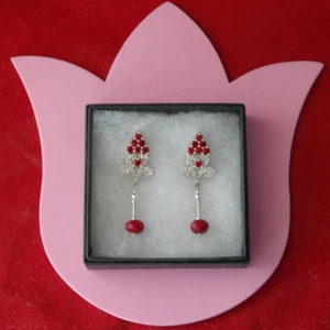 BEAUTIFUL RED BLOOD RUBY CUBIC ZIRCONIA & CZ.6.6 GR. 4 CM. LONG IN GIFT BOX - Picture 1 of 10