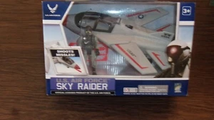 Neu im Karton US Air Force Sky Raider Spielzeug Flugzeug & Pilot offizielles lizenziertes Produkt USAF - Bild 1 von 6