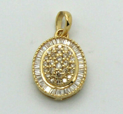 Кулон овальный из 10-каратного желтого золота с круглым и багетным натуральным бриллиантом 0,50 карата - Изображение 1 из 4