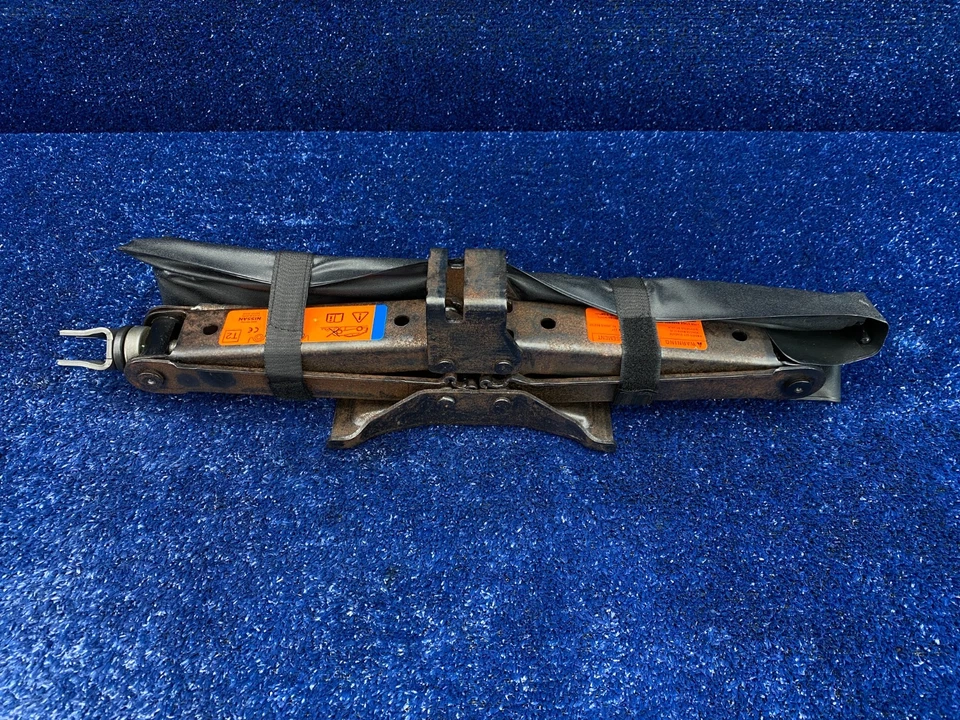 Nissan Pathfinder Jack 2017-2020 OEM 99550-3JA1A Foto 1 de 4