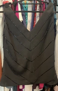Jones New York ärmelloses gefüttertes Shirt mit Perlenakzenten atemberaubend schwarz Deep-V Shirt - Bild 1 von 5