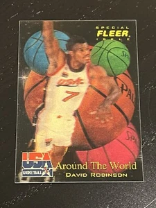 1996 FLEER TEAM USA EDIZIONE SPECIALE INTORNO AL MONDO 3-D DAVID ROBINSON #48 QTY - Foto 1 di 2