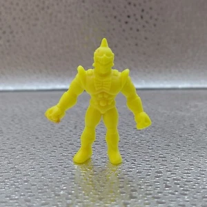 M.U.S.C.L.E Figure Kinnikuman #005 Robin Mask A Yellow Kinkeshi 1980s - Picture 1 of 4