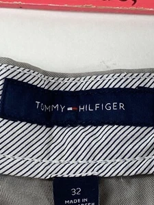 Tommy Hilfiger Men’s Sz 32 Beige 100% Cotton Casual Shorts - Picture 1 of 7