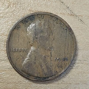 1923 Wheat Cent Obverse Lamination Error *R58 - Picture 1 of 2