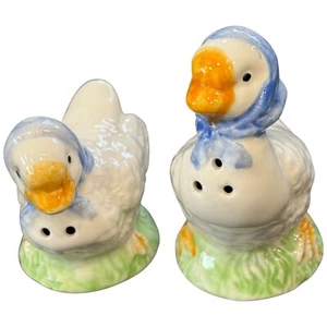 Vintage Goose Geese Mother Baby Bonnet Birds Ducks Salt and Pepper Shakers - Picture 1 of 9