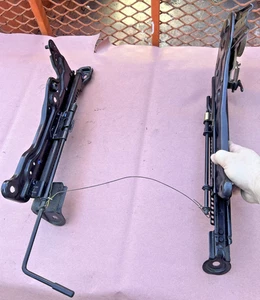 01 Soporte de montaje de riel de oruga para asiento delantero izquierdo Honda Prelude lado del conductor 97-01 - Imagen 1 de 12