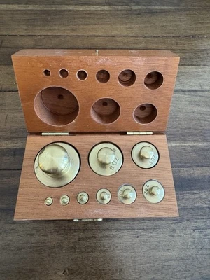 Juego de pesas de latón Henry Troemner vintage de 1/16 lb a 1 lb con estuche de madera Foto 1 de 4