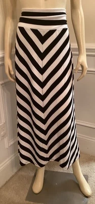 Saia Faded Glory WN TAMANHO M 8-10. Listras pretas e brancas linha A longa - Imagem 1 de 4