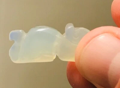 ANTIQUE JADE CARVED WHITE ICY RAT ZODIAC 26 CTS. PENDANT - Image 1 of 4