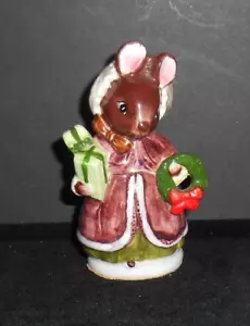 Vintage Japan Schmid Christmas Mouse Holding Presents & Wreath 4 1/2" - Picture 1 of 6