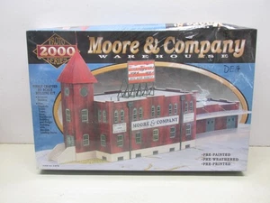 PROTO 2000 # 1372 ~ MOORE & COMPANY WAREHOUSE BUILDING KIT ~HO SCALE - Picture 1 of 4