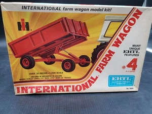 Vintage International Harvester Farm Wagon Ertl 1/25 Model #4 30 pieces Kit 8000 - Picture 1 of 16