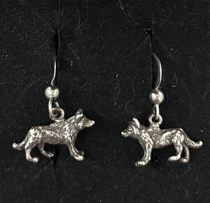 Sterling Silver 925 Opposing Gray Grey Wolf Dangle Drop Earrings ~ Spirit Animal - Picture 1 of 2