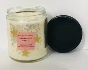 BATH & BODY WORKS SCENTED CANDLE MADE W/ NATURAL ESSENTIAL OILS - Picture 1 of 1