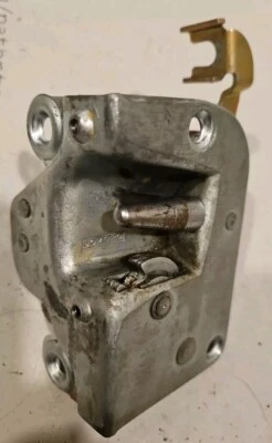 MERCEDES BENZ R107 450SL 450SLC 380SL 380SLC  RIGHT  DOOR LATCH   - Image 1 of 2