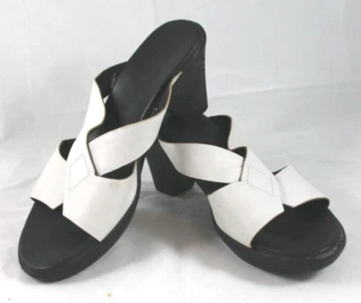 Munro American Womens Size 8W White Leather Mule/Sandle With 3 inch Black Heel - Image 1 of 4