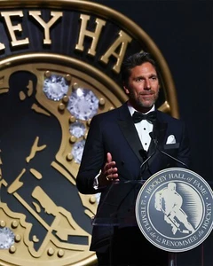 Henrik Lundqvist 2024 Hall of Fame Speech New York Rangers 8x10 NHL Hockey Photo - Picture 1 of 1