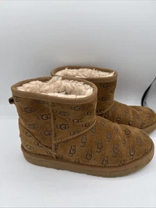 UGG Boots Damen 4 Classic Mini Shearling Braun Wildleder Fell Runde Spitze Zum Überziehen - Bild 1 von 6