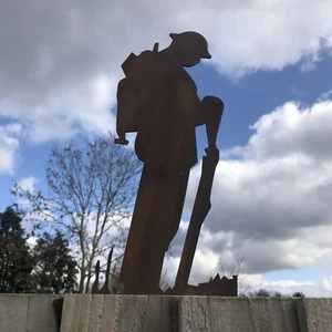 Lest We Forget Soldier DECORAZIONE GIARDINO STATUA ORNAMENTO RECINZIONE POST TOPPER - Foto 1 di 11