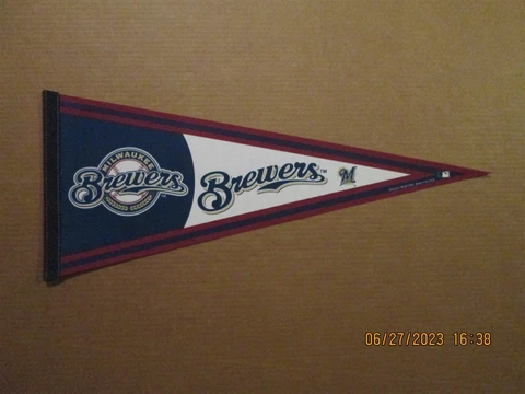 MLB Milwaukee Brewers Vintage 2008 Wincraft Team Logo Baseball Pennant Cover