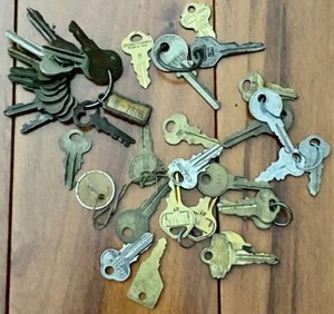 Lot of Vintage Vending Gumball Assorted Keys Chicago Yale - Picture 1 of 5