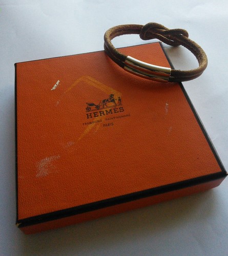 HERMÈS Autentico bracciale HERMES Atame in pelle marrone con nodo