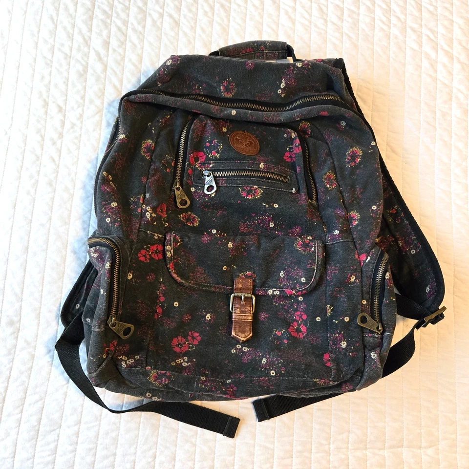 Mochila Roxy Grande 20” X 15” Cuero Logo y Correa Hebilla Frontal De Colección Foto 1 de 4