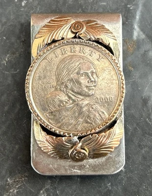 2000 D Sacagawea One Dollar Coin US Liberty Gold Filled Leaf Money Clip - Image 1 of 4
