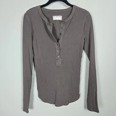 Top Henley Acanalado We The Free People Mujer Pequeño Marrón Ajustado Preppy Minimalista Foto 1 de 4