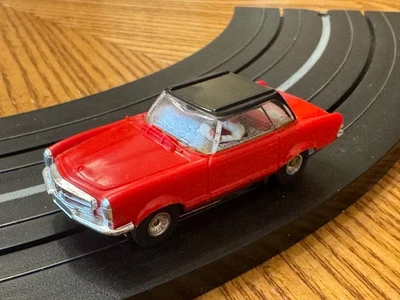 Красная трассовая автомодель Faller Mercedes с жесткой крышей - Изображение 1 из 4