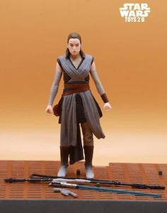 STAR WARS FIGURE 2017 THE LAST JEDI REY BATTLE ON CRAIT - Picture 1 of 1