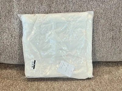 NUEVA Funda de Almohada Cuadrada Pottery Barn Sherpa Tree Snowflake 22", Marfil/Blanco roto Foto 1 de 3