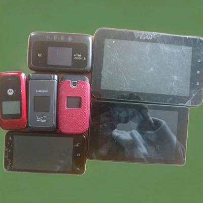  Phones & Notebooks  Amazon Motorola And  Lg verizon And Samsung For Parts Lot 7 - Image 1 of 4