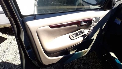 XC70      2004 Front Door Trim Panel 30860657 - Image 1 of 4