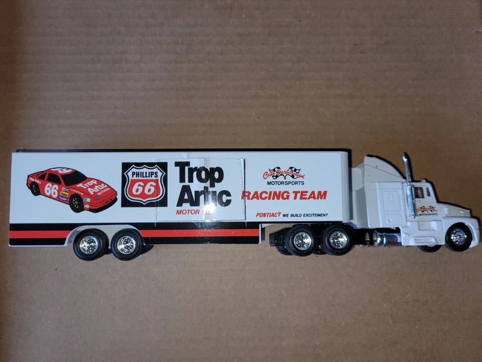 Racing Champions 1:64 NASCAR Team Transporter Cale Yarborough Trop Artic #66 Foto 1 de 3