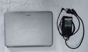 Sony Vaio VGN-NS21Z/S - Intel Core 2 Duo P8600 - SSD 120 GB - OS Lubuntu 23.10 - Foto 1 di 7