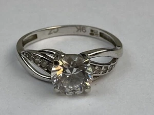 Anillo circular grande brillante de 9 quilates para dama talla Reino Unido ""K"" envío a todo el mundo - Imagen 1 de 12