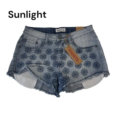 Shorts jeans bordado feminino Rue21 padrão floral tamanho 3/4 - Imagem 1 de 4