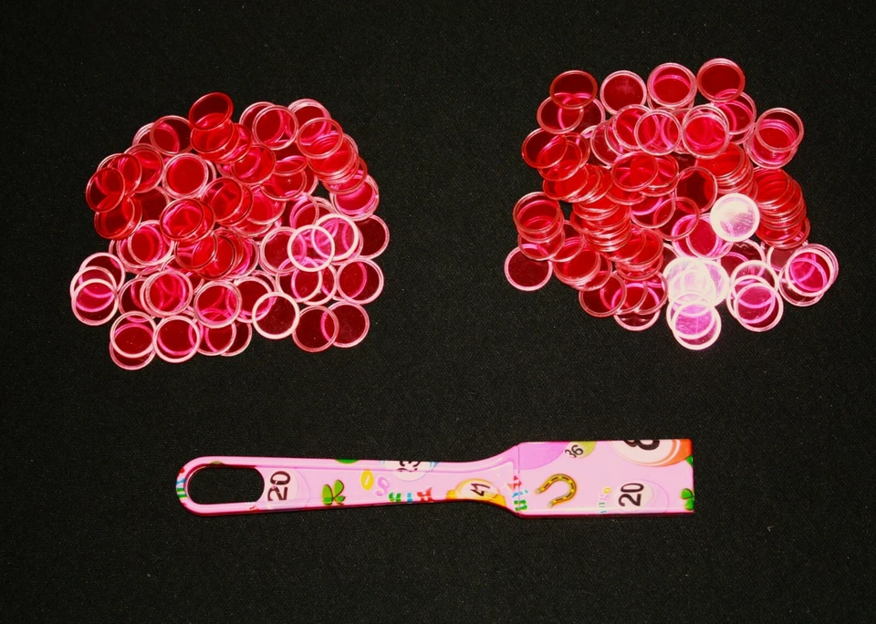 Magnetic Designer Pink Bingo Wand and 200 Chips Markers - Use on paper sheets  - Image 1 of 1