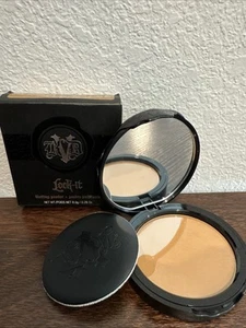 Kat Von D Lock-It Blotting Powder (8,0 g/0,28 once) - Ombra PROFONDA - Foto 1 di 3