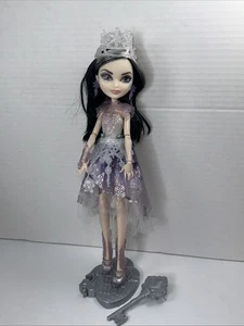 Ever After High Puppe Fairest On Ice Herzogin Schwan Schlittschuhe - Bild 1 von 13