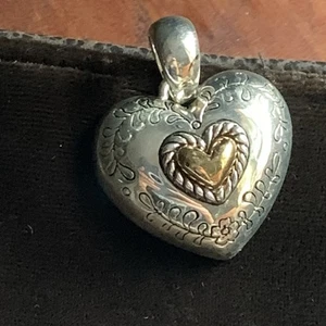 Vintage Puff Puffer Herz Anhänger Duo gold- und silberfarben romantisch Blumenmotiv - Bild 1 von 7