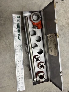 RIDGID 11R RACHETING PIPE THREADERS (3) AND HANDLE / CASE - Picture 1 of 10
