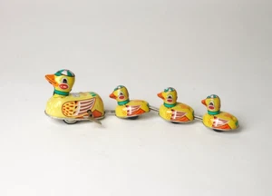 Vintage Duck Family Wind-Up Tin Toy Beijing w/ Box - Picture 1 of 4