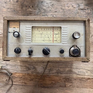 Ricevitore radio vintage Heathkit modello AR-3 4 bande AM CW SW - si accende, Hums - Foto 1 di 18
