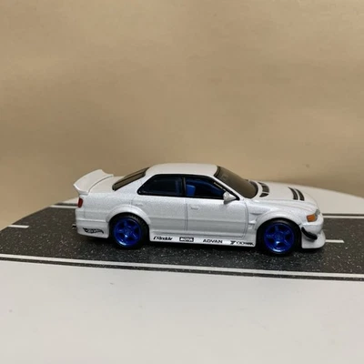 Hot Wheels Elite 64 1996 Toyota Chaser JZX100 седан белый с синими 5 спицами 1:64 почти как новый - Изображение 1 из 4