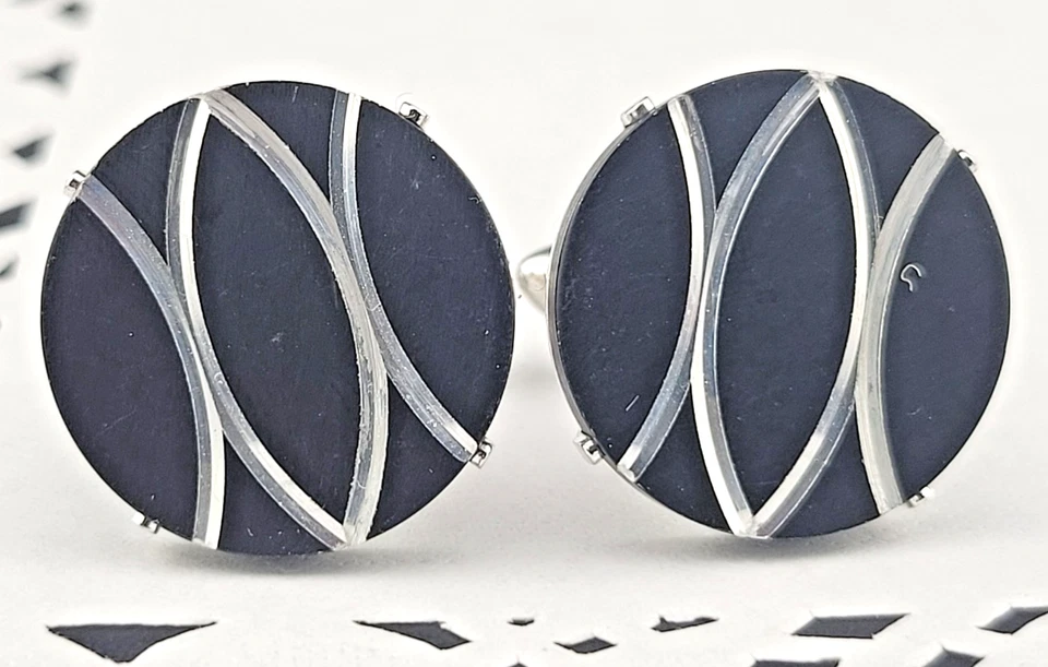 Abotoaduras modernas de alumínio oxidado preto corte aço Swank meados do século 3/4" - Imagem 1 de 4