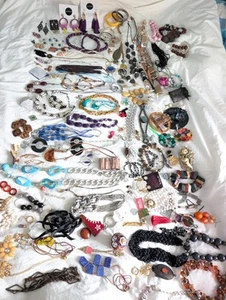 Massive Jewellery & Craft Clearout. Over 3kg. Over 70 Wearable Pieces + .Bx1 - Picture 1 of 9