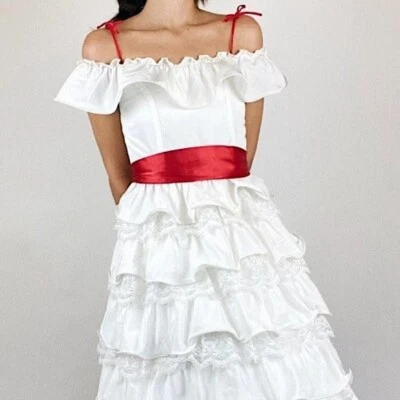 Vestido de novia Lo que el viento se llevó Scarlett O'Hara blanco con volantes de encaje en capas oración Foto 1 de 4